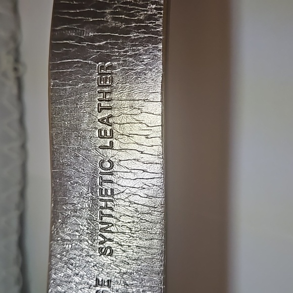 Michael Michael  Kors  Synthic Leather sz XL Tan with Silver hardwear  Pre-owned - Picture 7 of 8